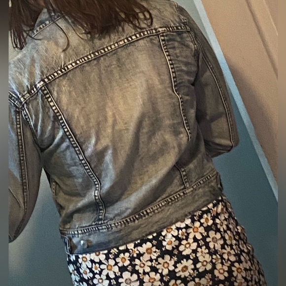 Free Heart cropped denim jacket- size small - Picture 6 of 6